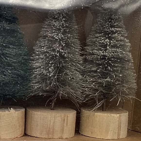 Box of Six Bottle Brush Christmas Trees 6" New In Box - Picture 2 of 4
